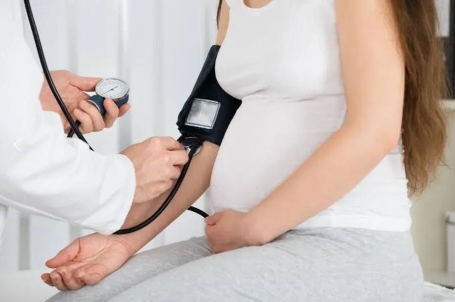 Tiền sản giật: Nguyên nhân, dấu hiệu nhận biết và mức độ nguy hiểm